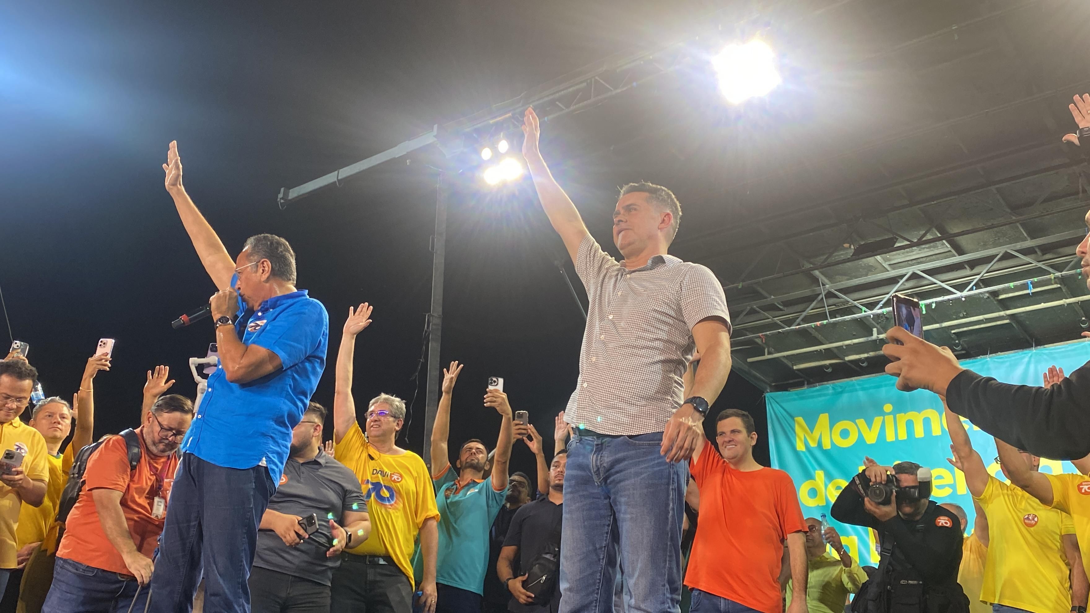 Silas Câmara (à esquerda) deu apoio a David Almeida em evento em Manaus na última quinta-feira (17) • CNN