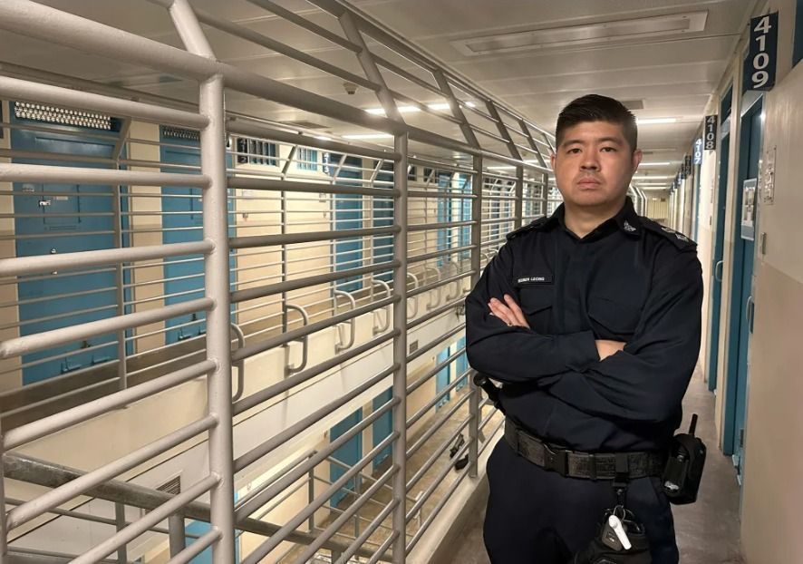 Reuben Leong está encarregado da unidade correcional de segurança máxima na Prisão de Changi. • Rebecca Wright/CNN