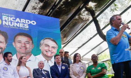 "Sempre joguei dentro das quatro linhas", diz Bolsonaro sobre decisão que o impede de falar com Valdemar