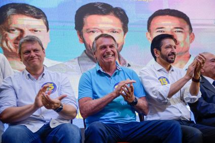 Da esquerda para a direita: o governador de São Paulo, Tarcísio de Freitas (Republicanos), o ex-presidente Jair Bolsonaro (PL), e o atual prefeito de São Paulo e candidato à reeleição, Ricardo Nunes (MDB)