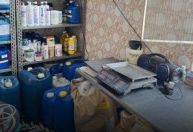 Polícia prende responsáveis por fábrica de cosméticos falsificados no Rio