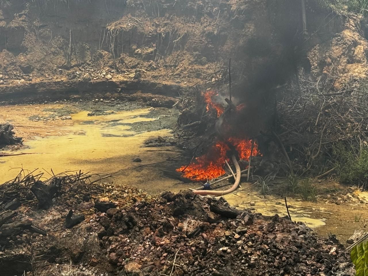 Rio Xingu contaminado por mercúrio em área de garimpo ilegal • Divulgação/Polícia Federal