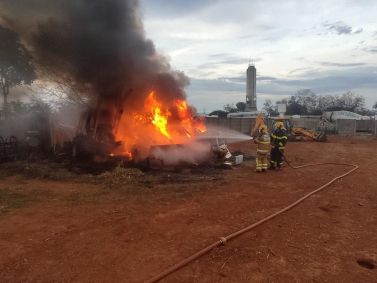Imagens do combate ao incêndio em Araxa