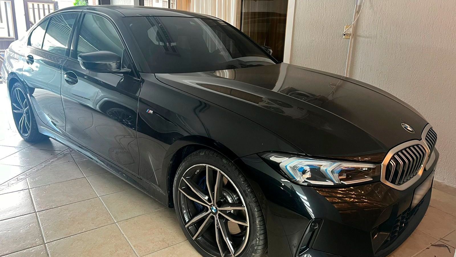 Veículo de luxo apreendido durante operação da PF