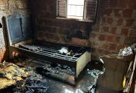 Inconformado com término, homem incendeia casa da ex e é preso