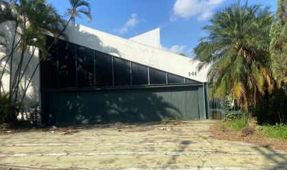 Mansão onde Hebe Camargo morou está abandonada; veja fotos