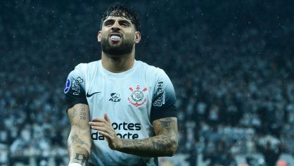 Yuri Alberto comemora gol do Corinthians sobre o Racing