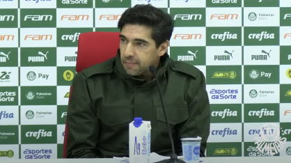 Abel Ferreira durante entrevista coletiva após empate com o RB Bragantino pelo Brasileirão
