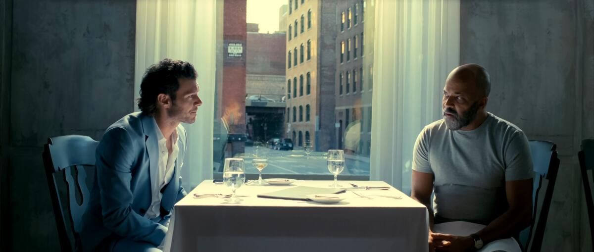 Adam Brody e Jeffrey Wright em "Ficção Americana" • Divulgação/Prime Video