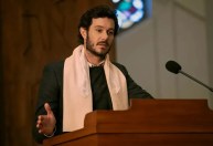 Adam Brody volta a ter destaque com "Ninguém Quer"; relembre trabalhos do ator