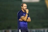 Na luta contra rebaixamento, técnico manda jogadores "deixarem família de lado"