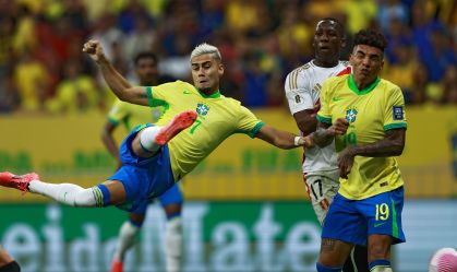 Eliminatórias: Andreas faz lindo gol de voleio para a Seleção Brasileira contra o Peru