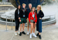 Luciano Huck e Angélica posam com filhos e nora em Orlando; veja fotos