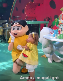 O tema da festa de dois anos da Maria Flor teve como tema a personagem Magali, da história em quadrinhos Turma da Mônica