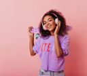 Confira as 50 músicas mais tocadas no Brasil no 1º semestre de 2025