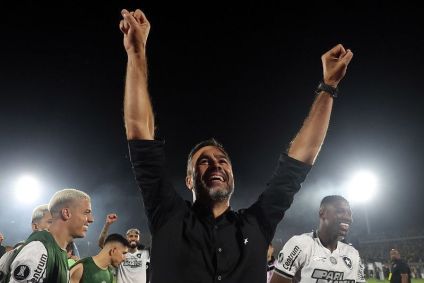 Artur Jorge pode ser campeão do Brasileiro, antes da final da Libertadores