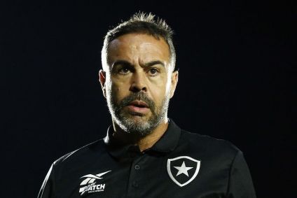 Artur Jorge no duelo entre Botafogo e RB Bragantino