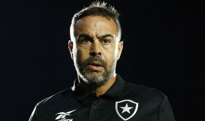 Botafogo se pronuncia sobre rumores de saída de Artur Jorge