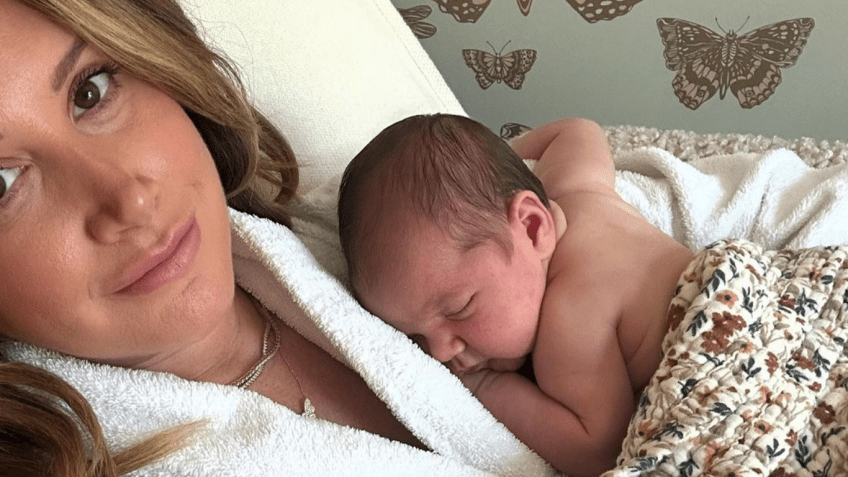 Ashley Tisdale compartilhou um carrossel de fotos com sua bebê • Instagram/Ashley Tisdale