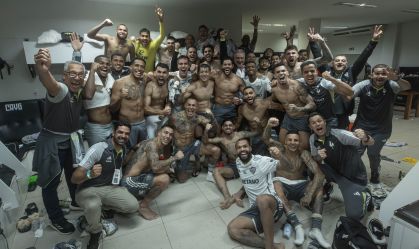 Elenco do Atlético-MG comemora classificação para a final da Copa do Brasil