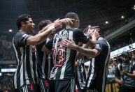 Atlético-MG vira contra o Vasco e sai em vantagem na semi da Copa do Brasil