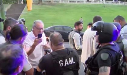 Atlético-MG tem saída caótica de hotel por falta de policiamento na Argentina