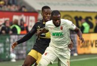 Dortmund sofre virada do Augsburg e perde chance de colar no G4