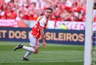 Internacional vence o clássico contra o Grêmio e entra no G6 do Brasileiro