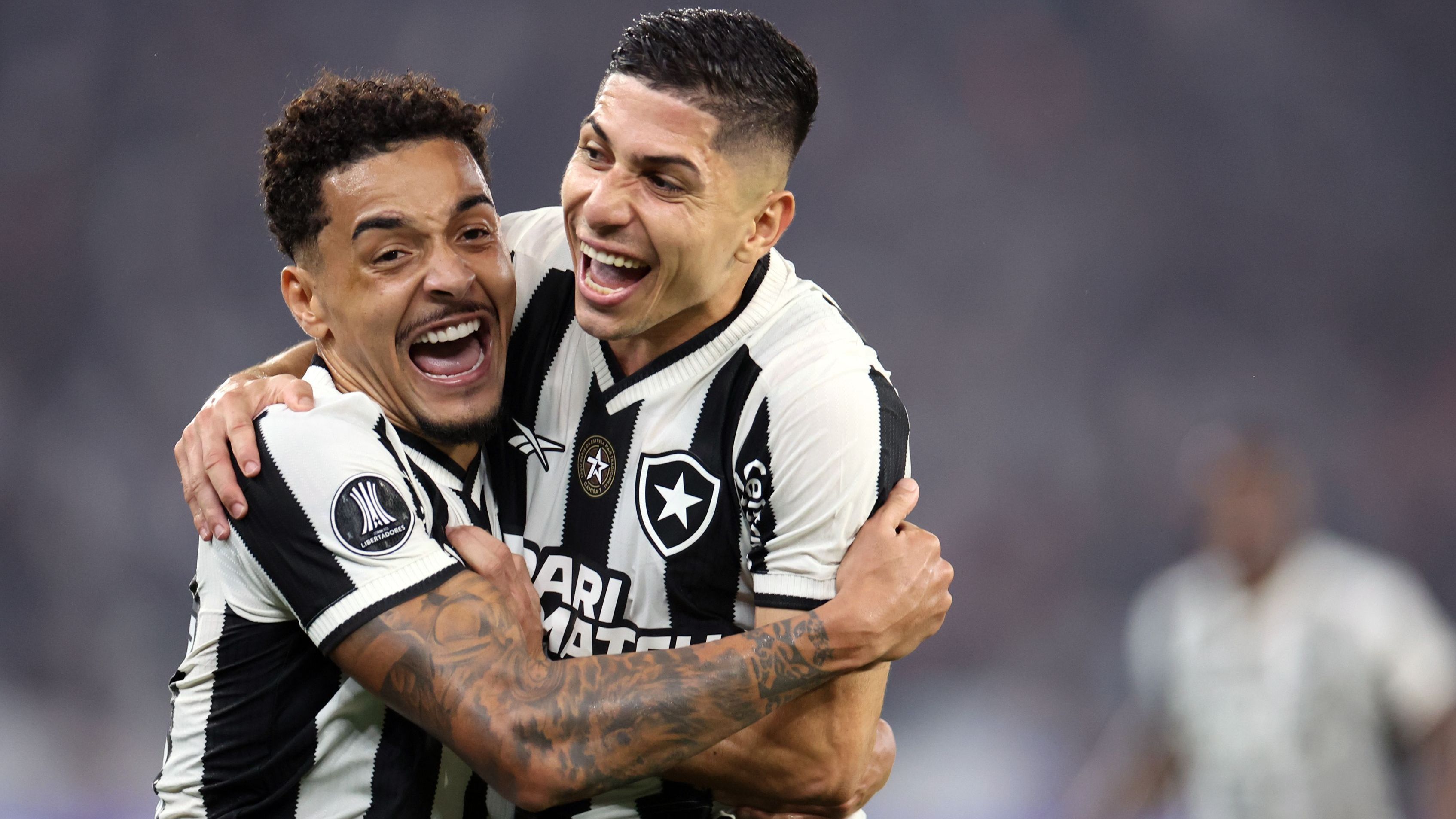 Jogadores do Botafogo comemoram gol na vitória sobre o Peñarol