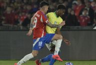 Bolasie comentarista? Atacante do Criciúma analisa jogo da Seleção Brasileira