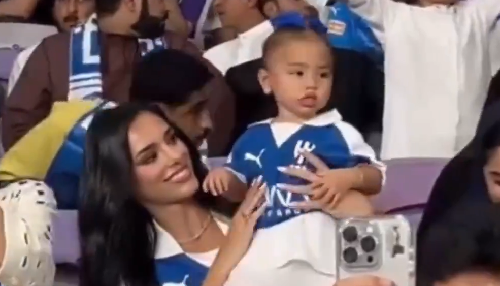 Bruna Biancardi e Mavie em jogo do Al-Hilal