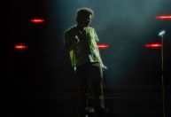 Bruno Mars diverte fãs ao falar em português no 2º show: "Cadê as solteiras?"