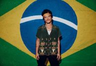 Bruno Mars samba em show e mostra molejo: "Oficialmente brasileiro"