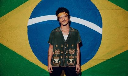 Bruno Mars lança "Bonde do Brunão" no streaming; ouça