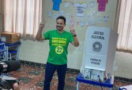 Eleições 2024: candidato à prefeitura de Manaus, Alberto Neto, vota na capital