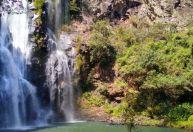 Turista morre em naufrágio de lancha durante tempestade de granizo em MG