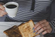 Carboidratos ou gorduras? Veja a melhor opção para um café da manhã saudável