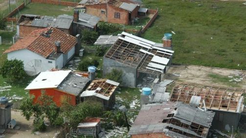 Estragos provocados pela passagem do furacão Catarina pelo Sul do Brasil, em 2004