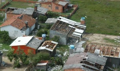 Estragos provocados pela passagem do furacão Catarina pelo Sul do Brasil, em 2004