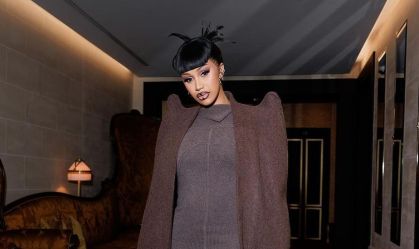 Cardi B revela que fez nova cirurgia para remover silicone dos glúteos