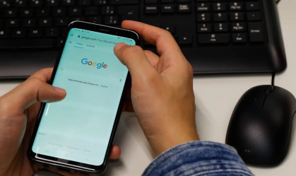 Proibição do celular na escola é para melhorar a aprendizagem, diz MEC