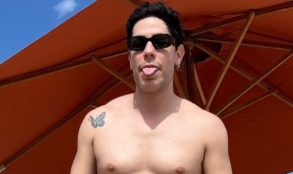 Christian Chávez aproveita sol em praia e ganha elogios: "Guapo"