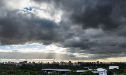 Semana começa com chance de pancadas de chuva em regiões de SP