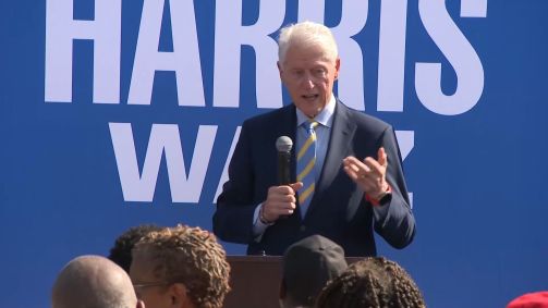 Bill Clinton, ex-presidente dos Estados Unidos, durante evento de campanha para Kamala Harris e Tim Walz