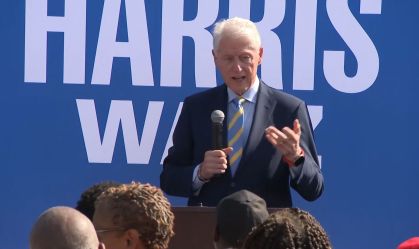 Bill Clinton diz que eleição pode ser decidida na Geórgia durante campanha para Kamala