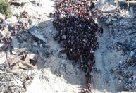 Soldados israelenses forçam palestinos a tirarem a roupa em zona de guerra