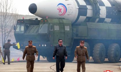 Kim Jong-un acusa EUA de alimentarem tensão e alerta para guerra nuclear