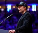 Elon Musk diz que voltará a trabalhar em tempo integral em suas empresas