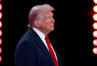 Trump assistiu à invasão do Capitólio tomando refrigerante, indica relatório