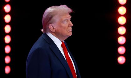 Trump assistiu à invasão do Capitólio tomando refrigerante, indica relatório
